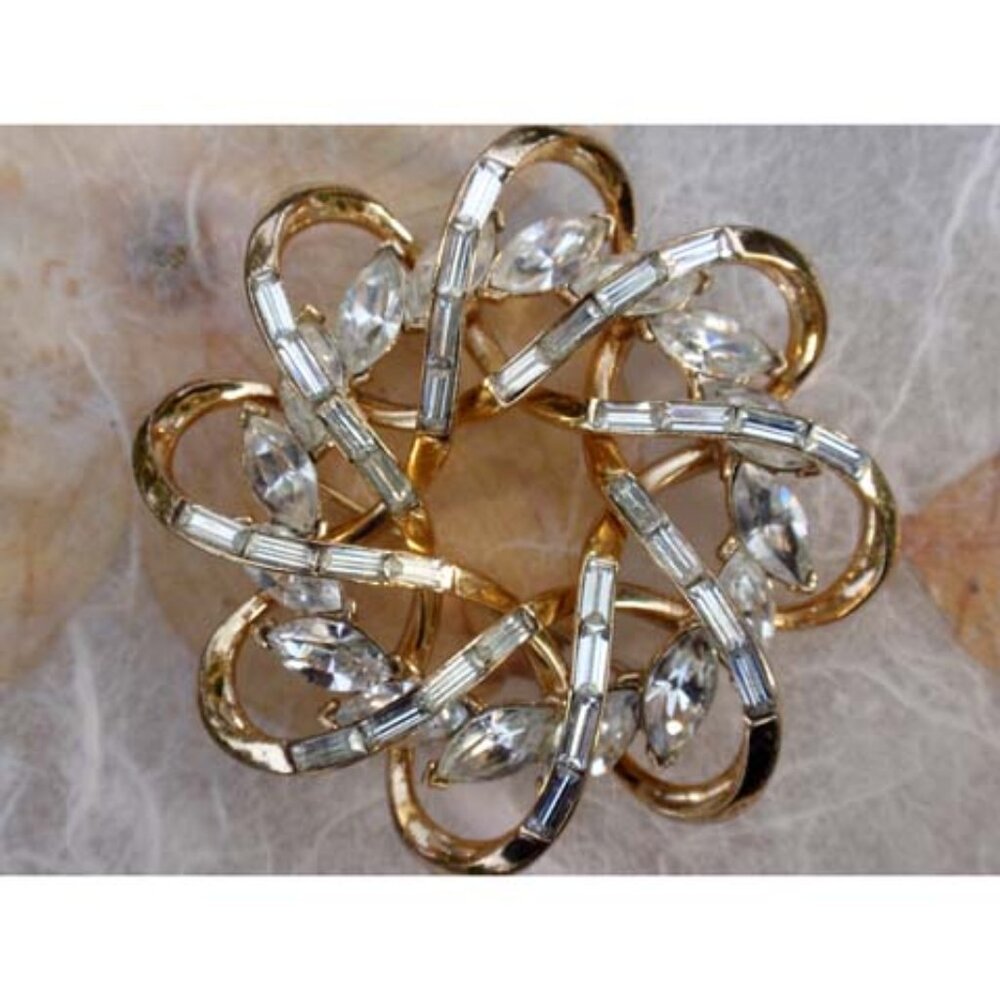 Trifari Mid-Century Dimensional brooch